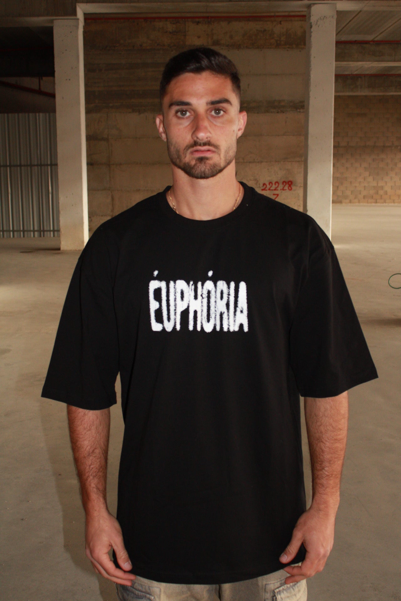 טי EUPHORIA