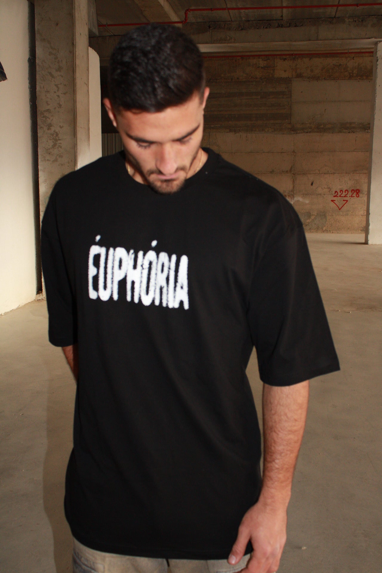 טי EUPHORIA