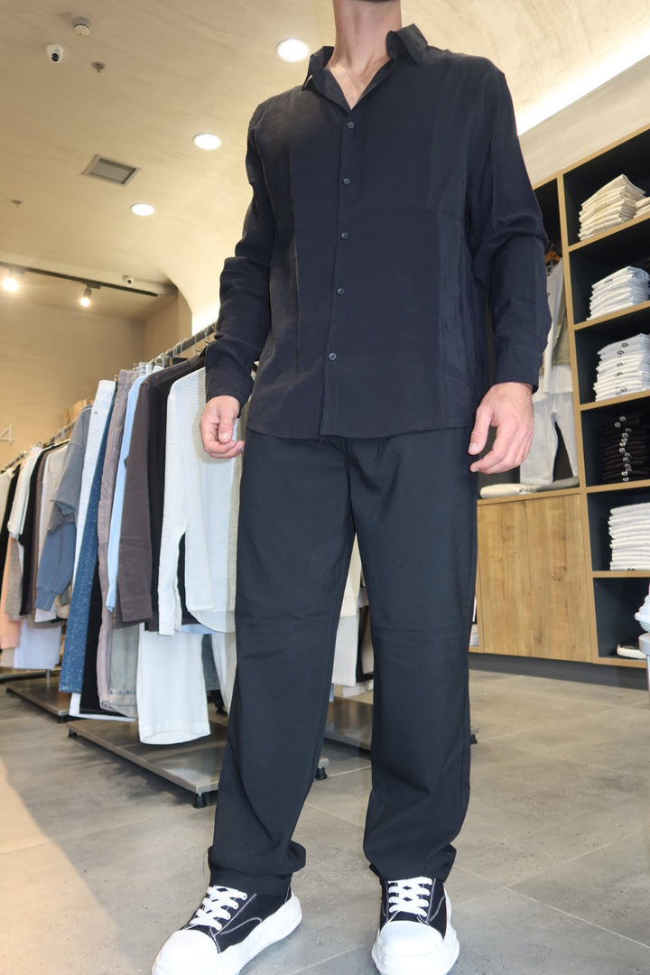 מכופתרת משי שחורה